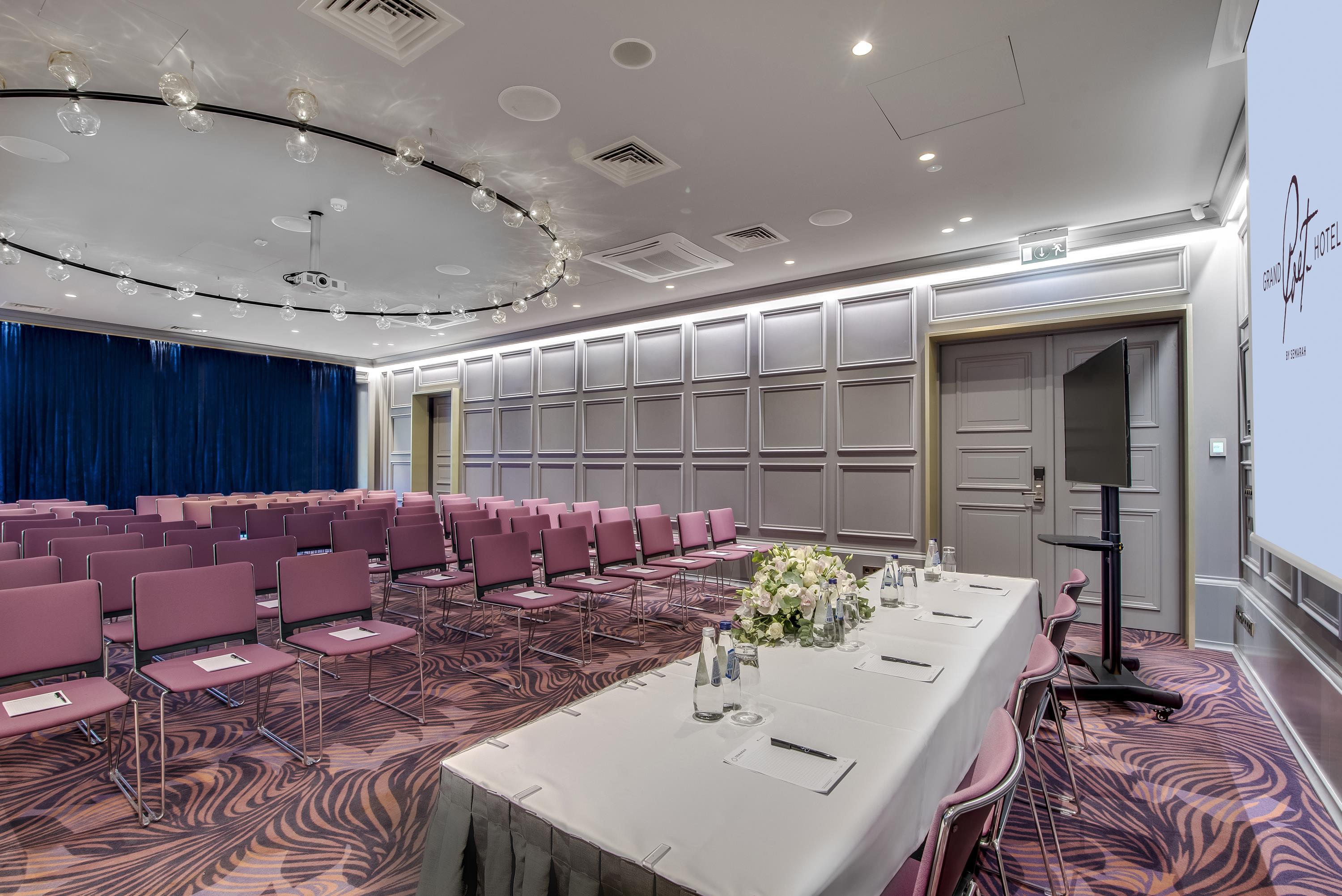 Grand Poet Hotel And Spa By Semarah Рига Екстериор снимка The ballroom