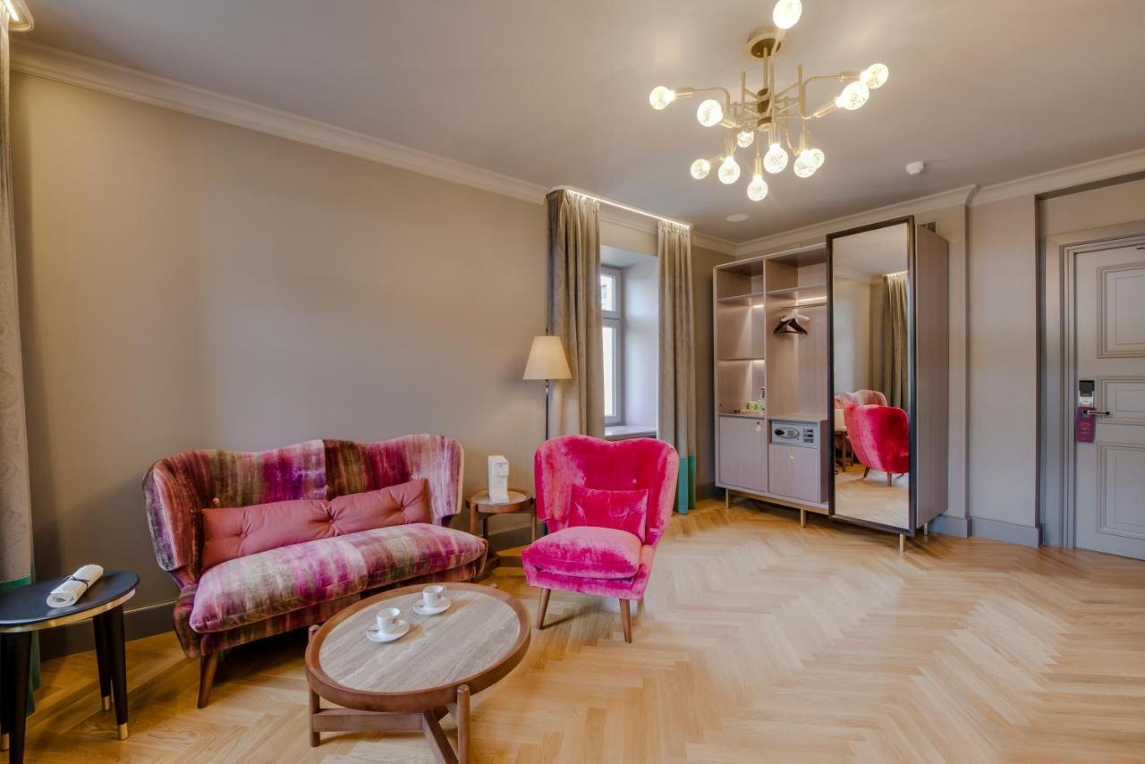Grand Poet Hotel And Spa By Semarah Рига Екстериор снимка Suite at the Hotel