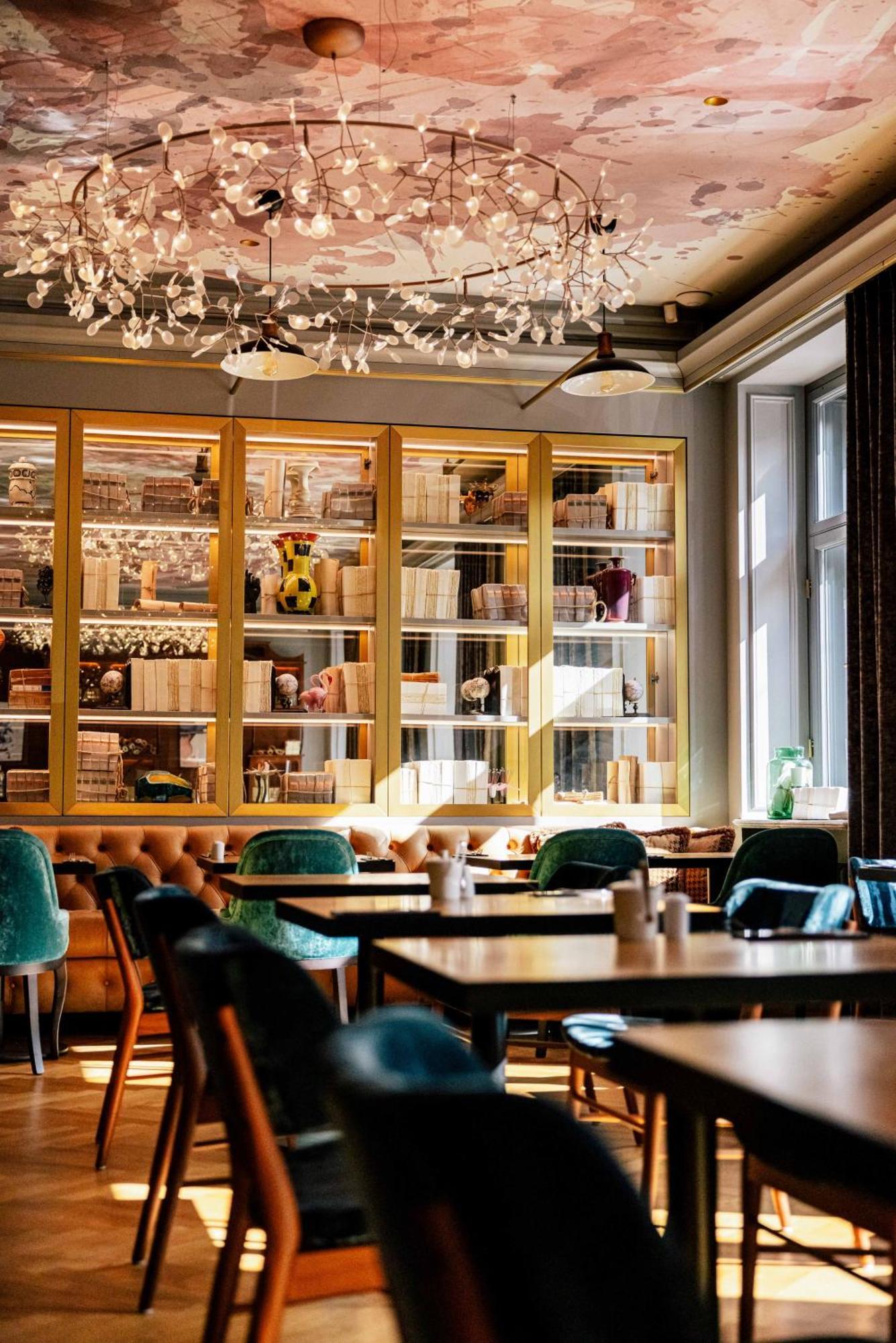 Grand Poet Hotel And Spa By Semarah Рига Екстериор снимка The Library at The Ivy, St John's Wood