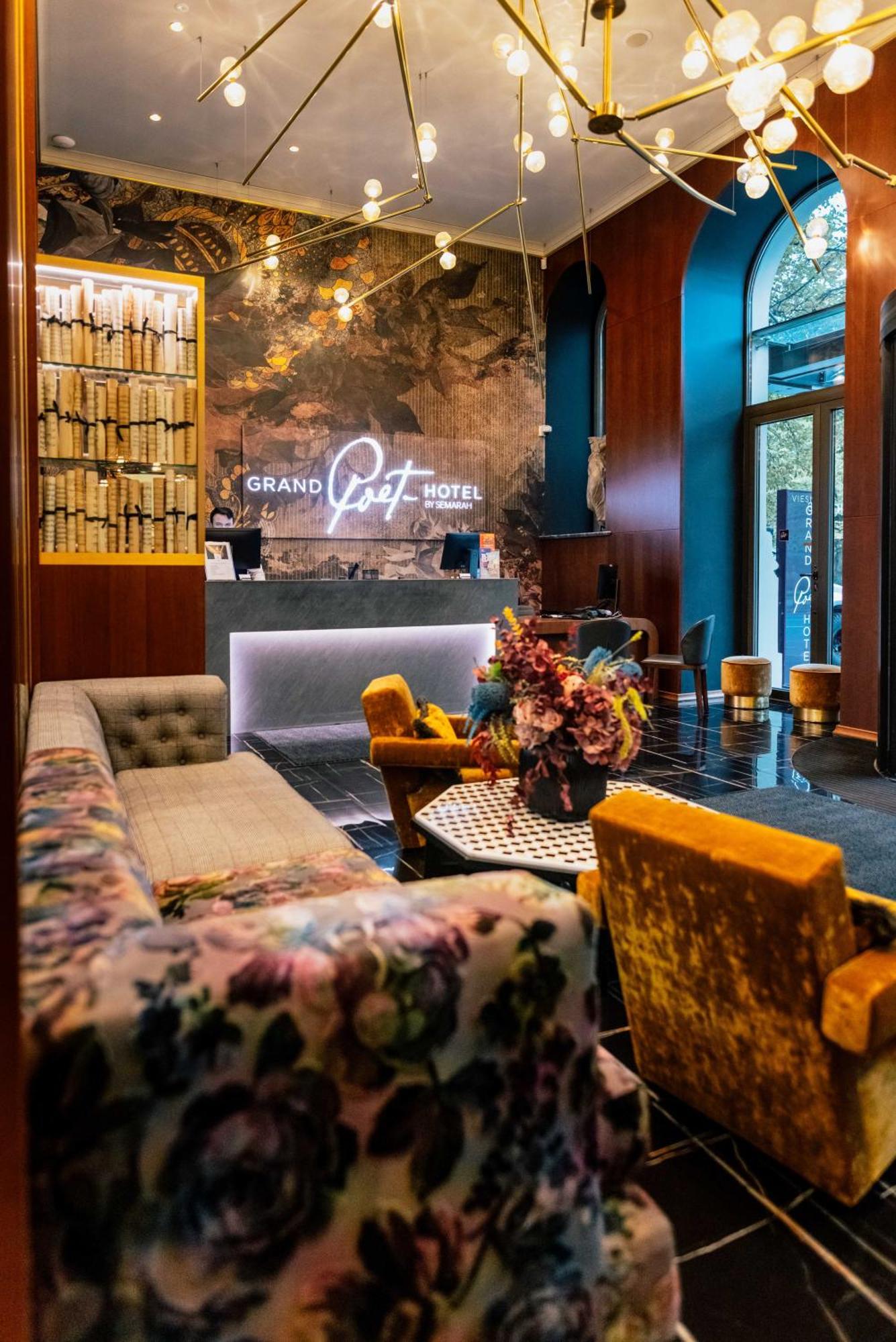 Grand Poet Hotel And Spa By Semarah Рига Екстериор снимка Lobby