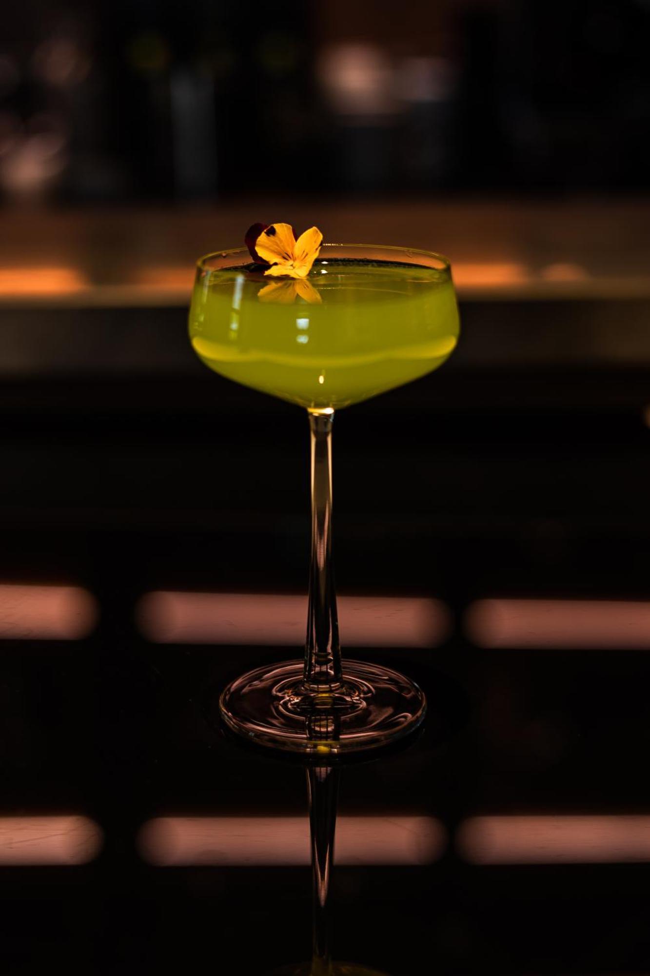 Grand Poet Hotel And Spa By Semarah Рига Екстериор снимка A grasshopper cocktail