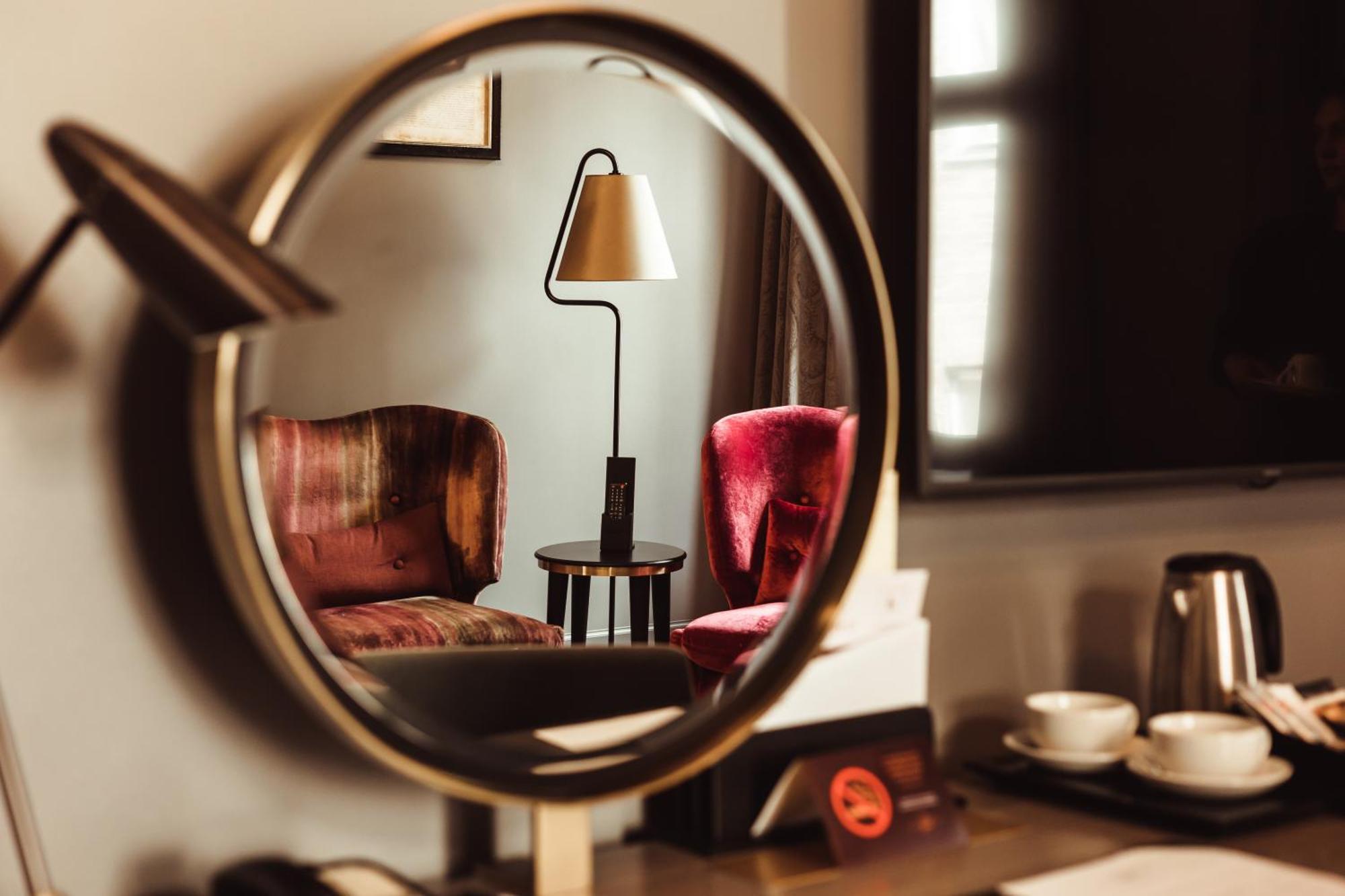 Grand Poet Hotel And Spa By Semarah Рига Екстериор снимка A convex mirror