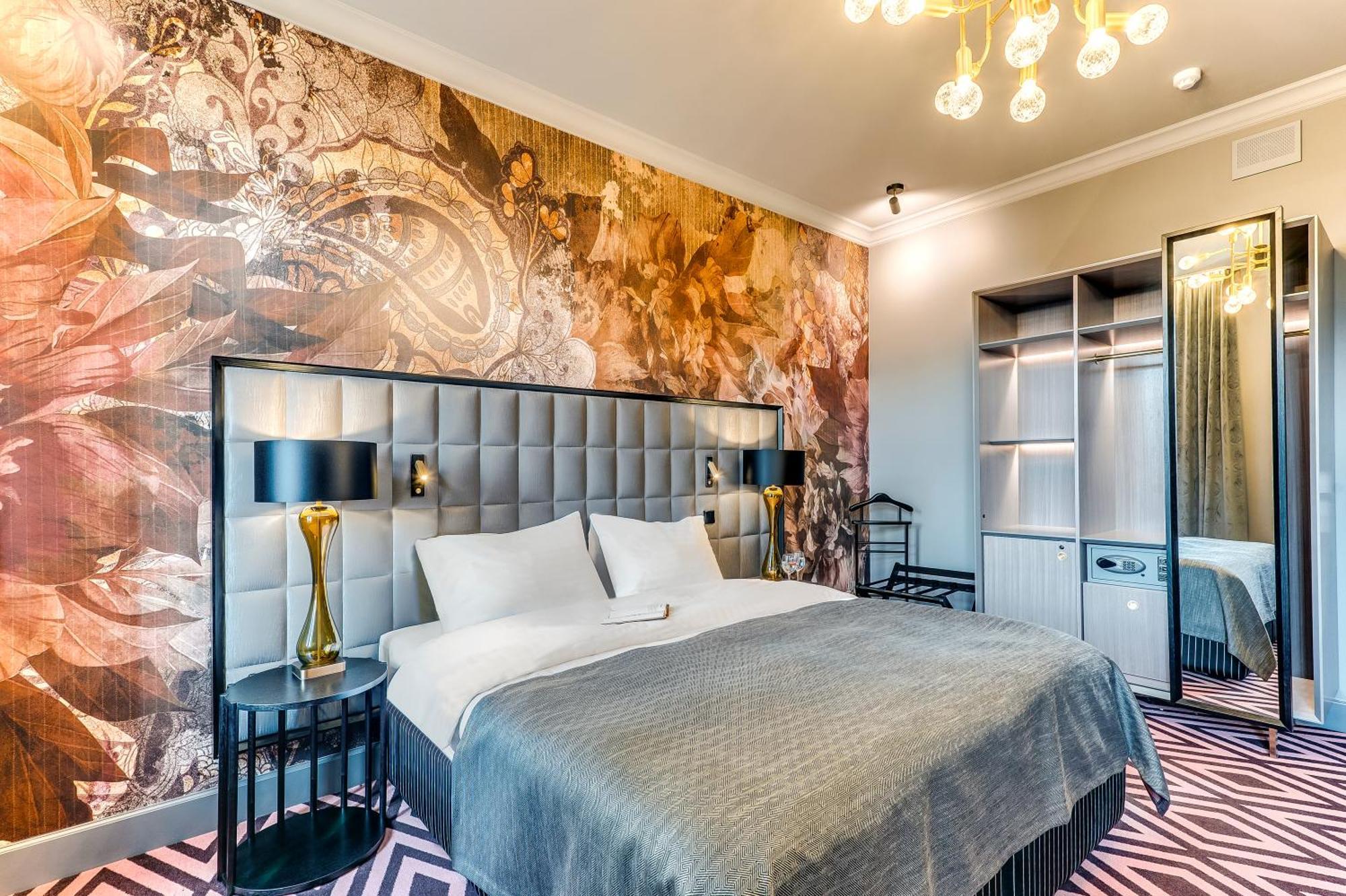 Grand Poet Hotel And Spa By Semarah Рига Стая снимка Suite